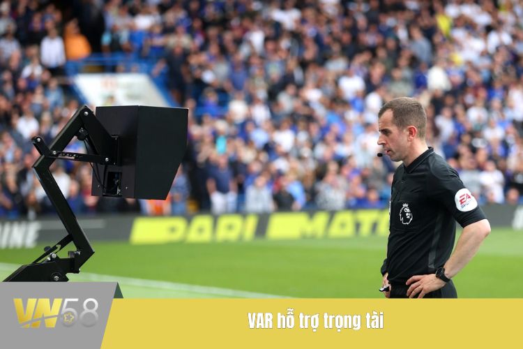 VAR hỗ trợ trọng tài